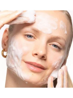 Honest Cleansing Foam